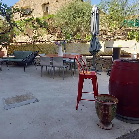 Un Nid Entre Vignes Et Pierres 